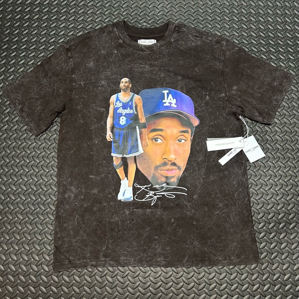 Kobe Bryant Graphic T-Shirt Size Large (Relaxed Boxy Fit)